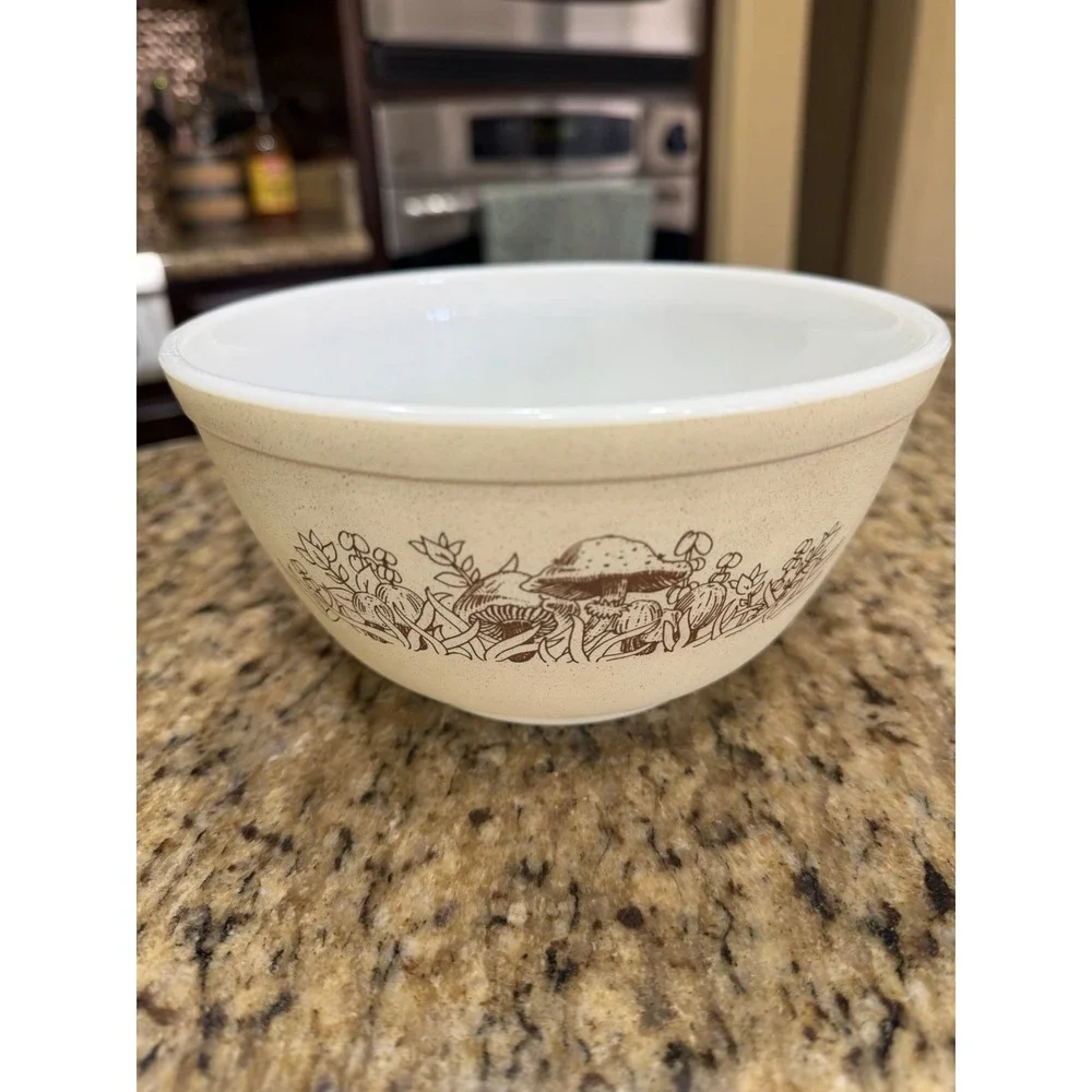 Pyrex - Vintage Forest Fancies Mushroom Woodland 402 1.5-QT Mixing bowl